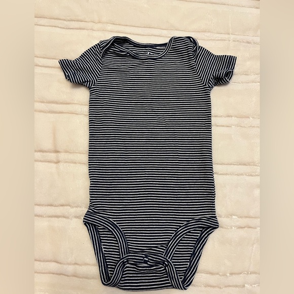 18 months bundle- onesies - Picture 7 of 9